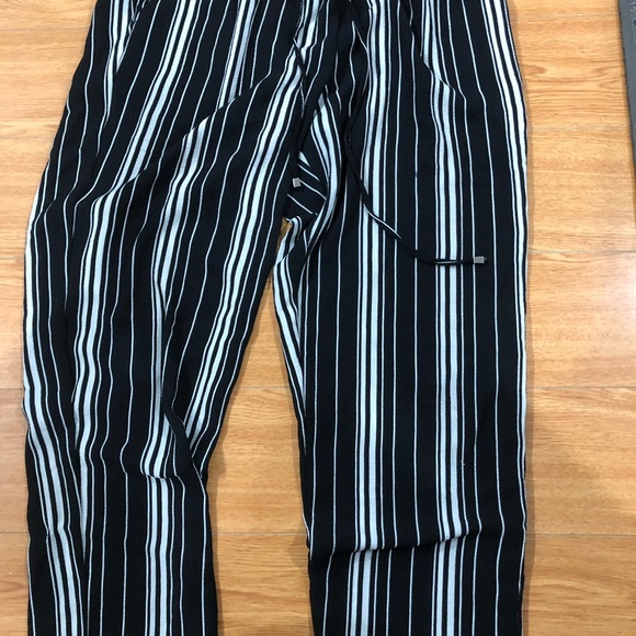 Loose pants - Picture 2 of 2